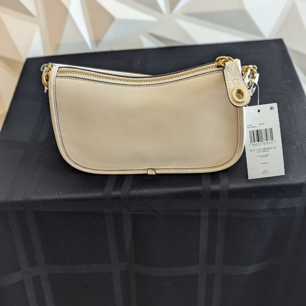 COACH Originals Glovetanned Leather Swinger 20, Chalk